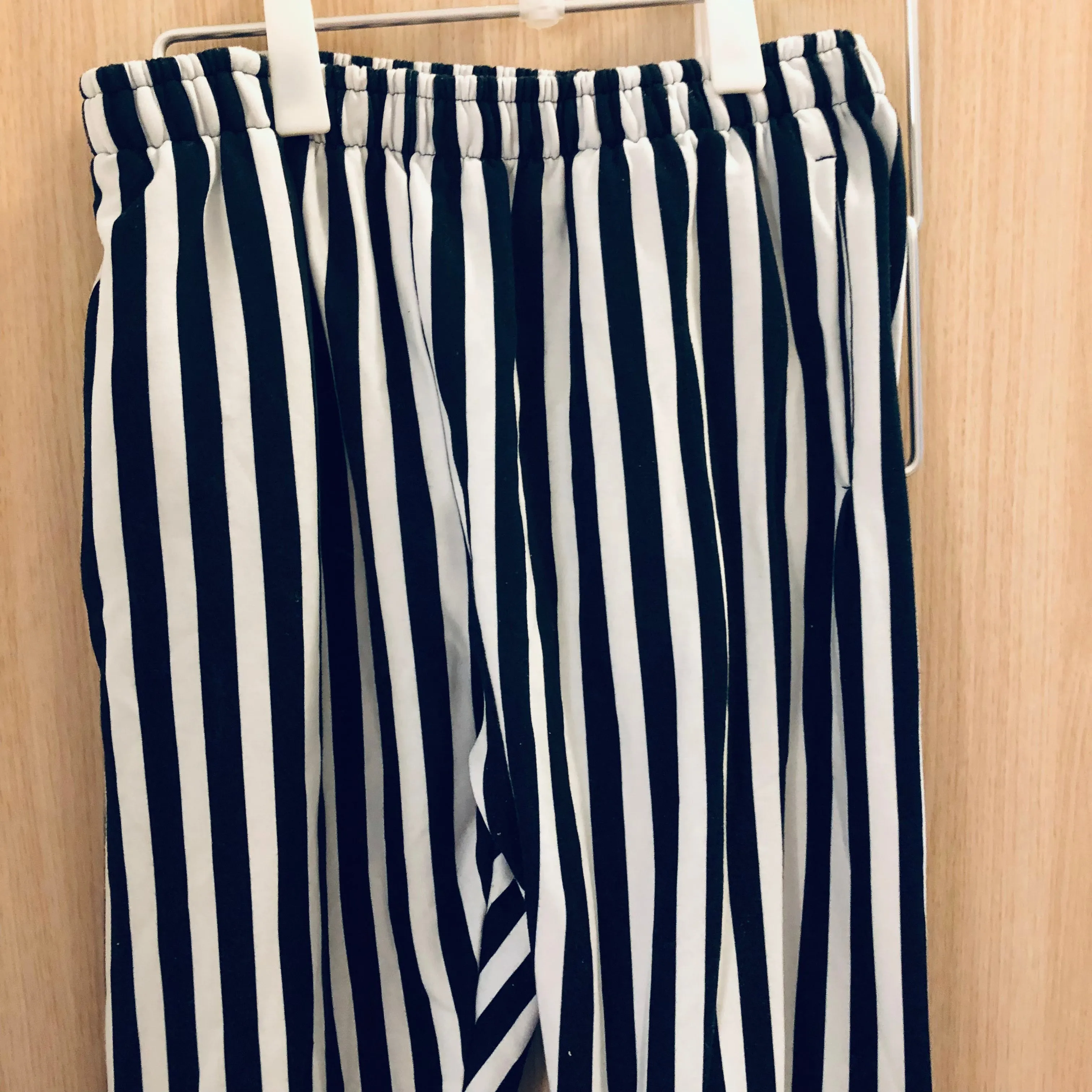 Black White Striped Men's Joggers, Modern Casual Stripe Print Sweatpants- Made in EU
