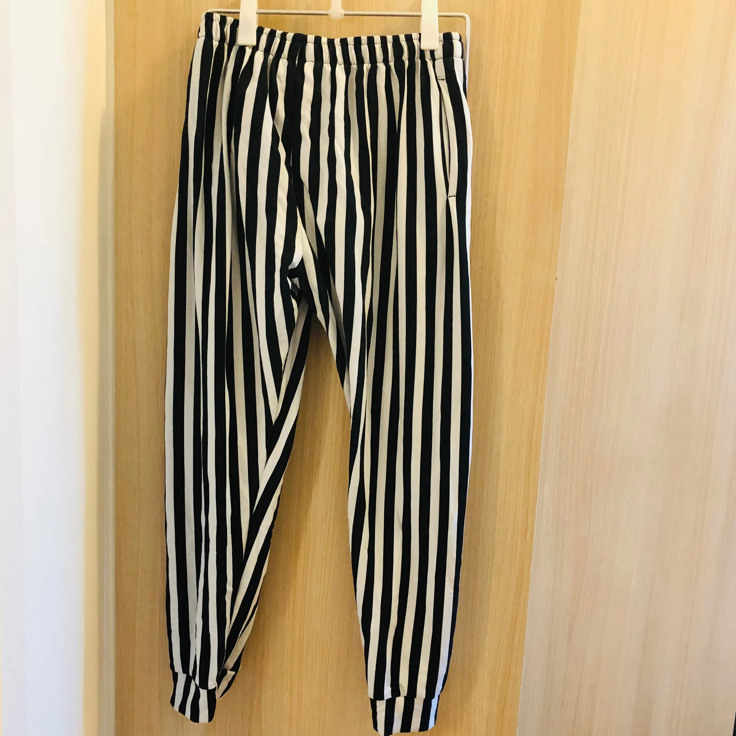 Black White Striped Men's Joggers, Modern Casual Stripe Print Sweatpants- Made in EU