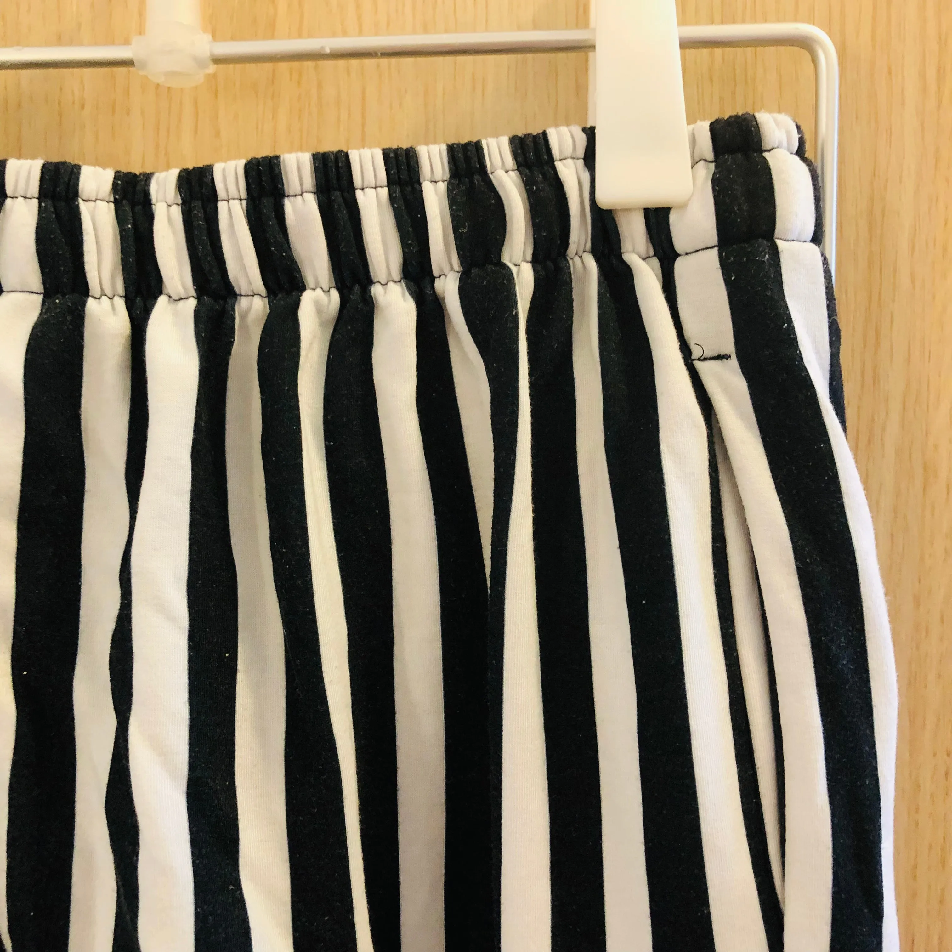 Black White Striped Men's Joggers, Modern Casual Stripe Print Sweatpants- Made in EU