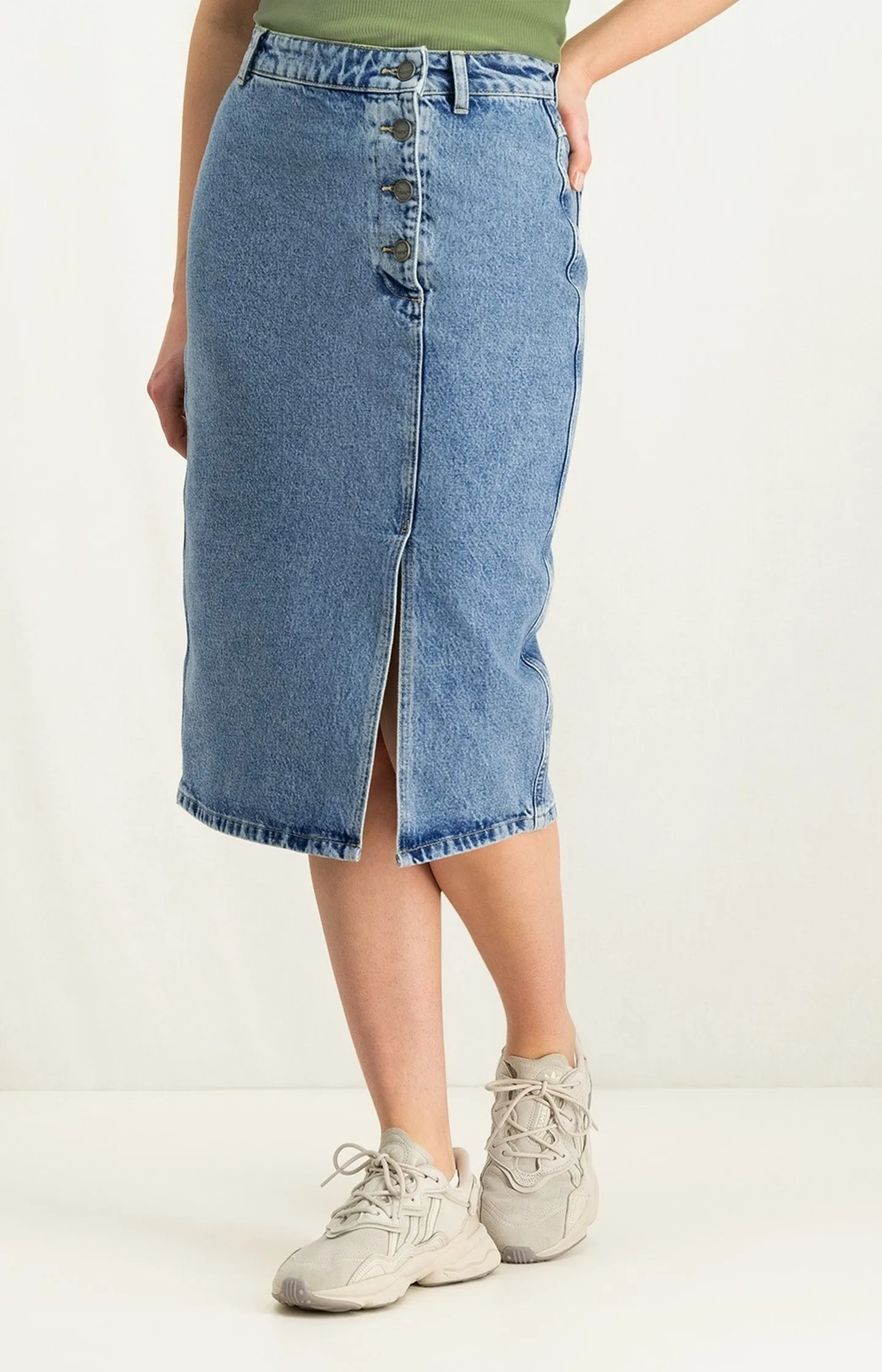 Denim midi skirt with buttons and slit in cotton