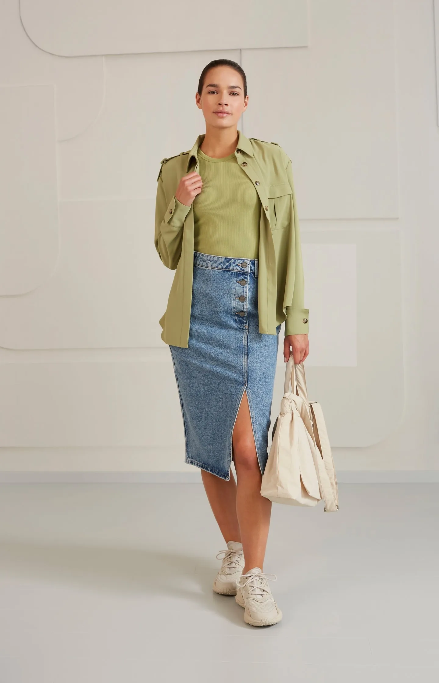 Denim midi skirt with buttons and slit in cotton