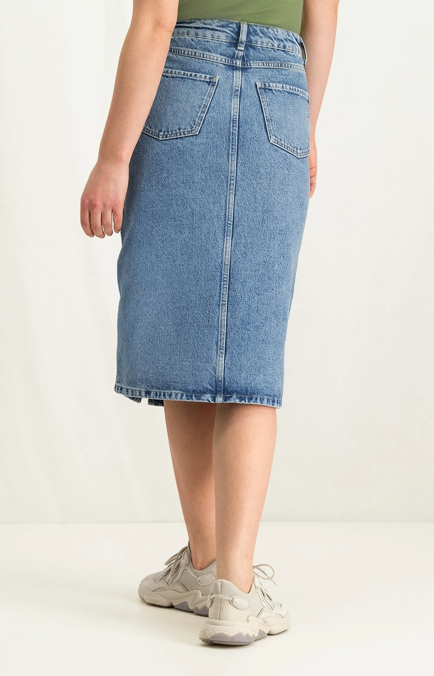 Denim midi skirt with buttons and slit in cotton