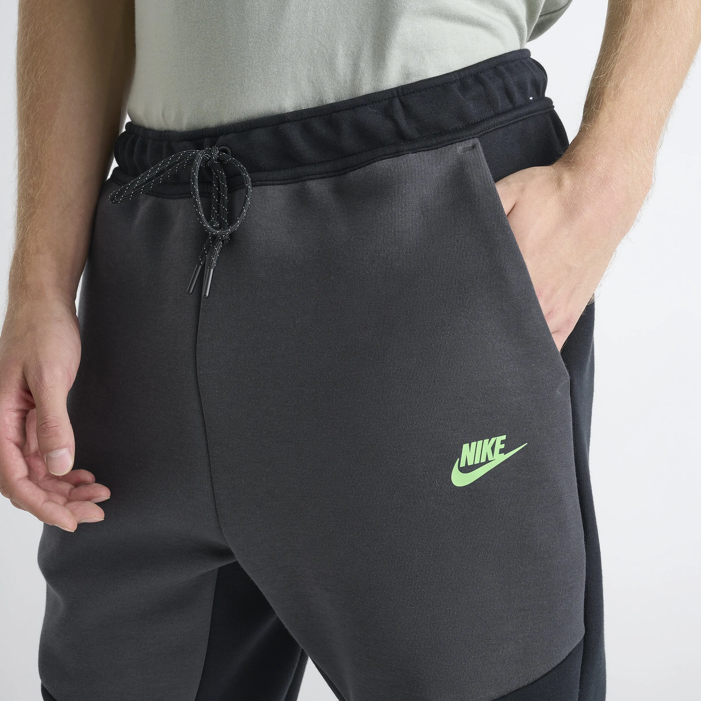 Nike Sportswear Tech Fleece Jogger Black / Anthracite / Green Strike