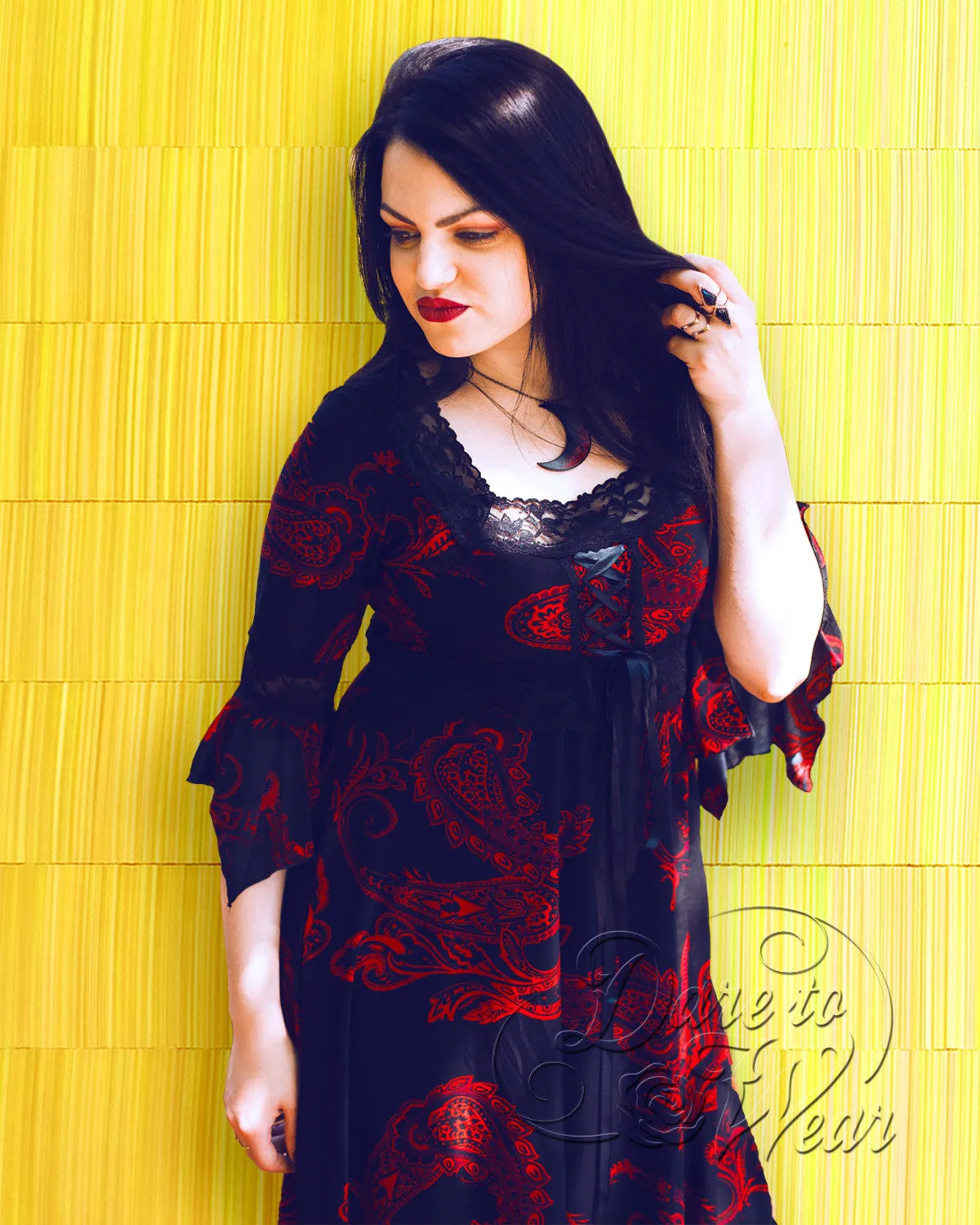 Renaissance Dress in Obsidian