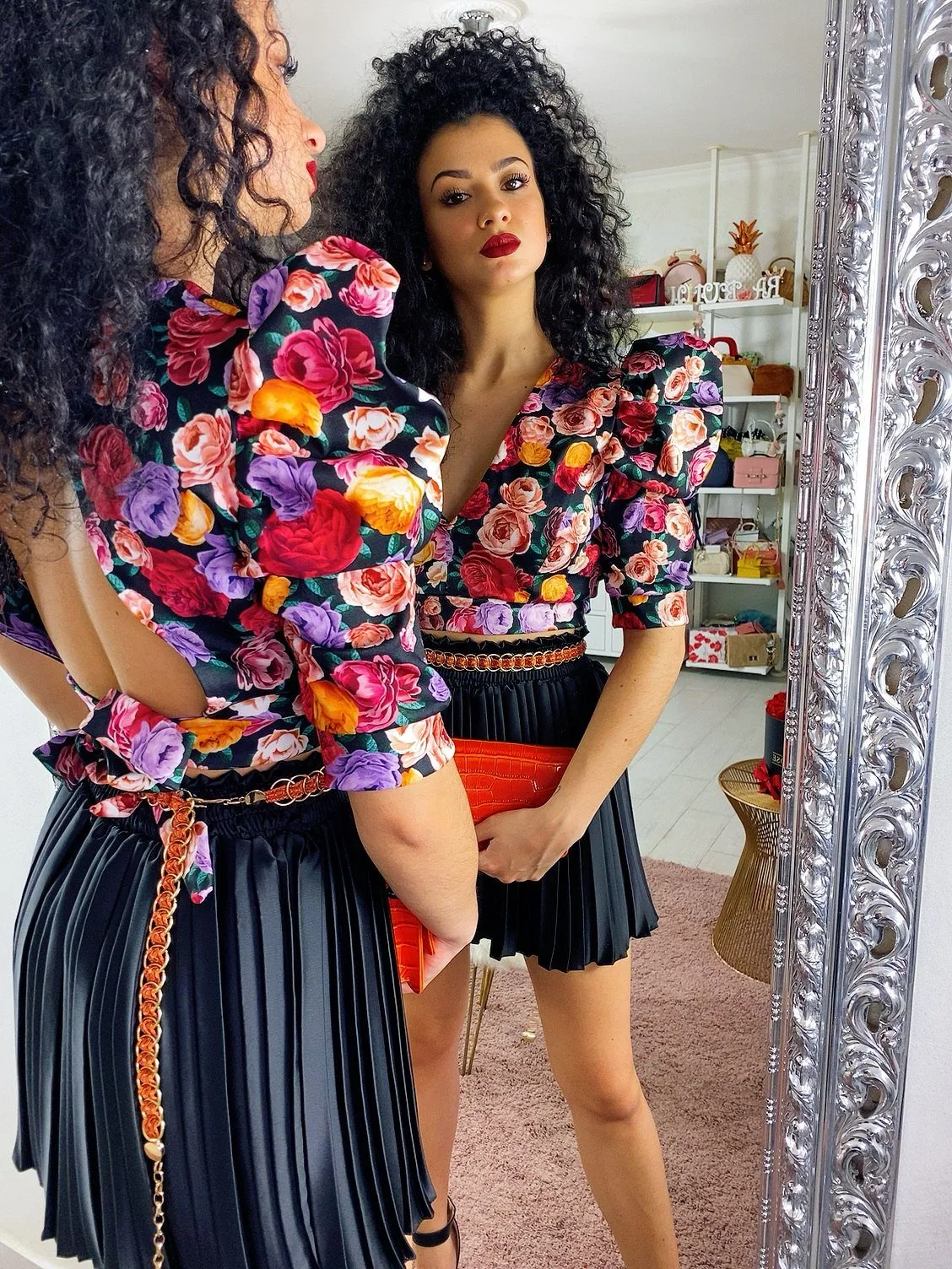 Top con fiori e schiena aperta