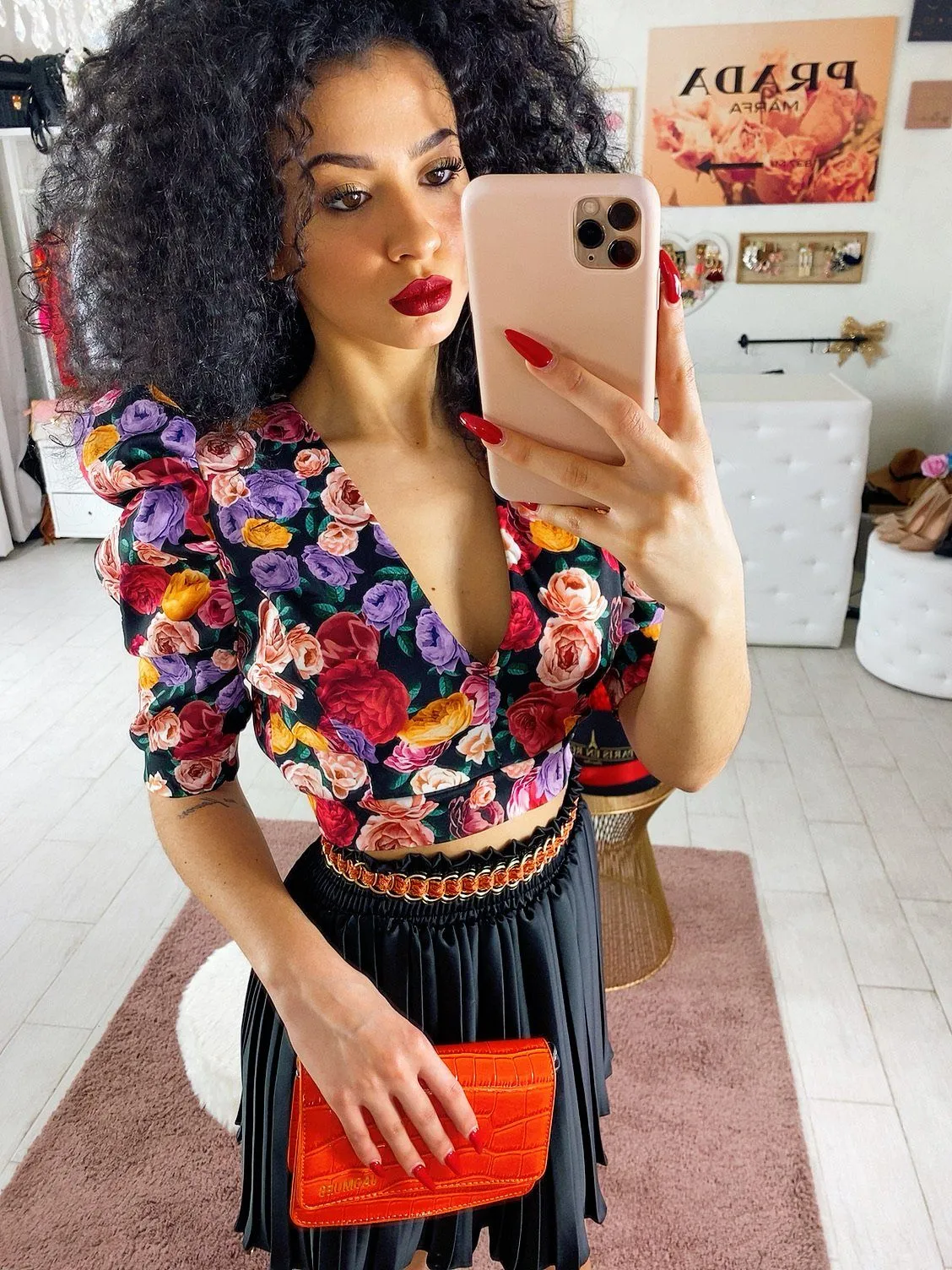 Top con fiori e schiena aperta