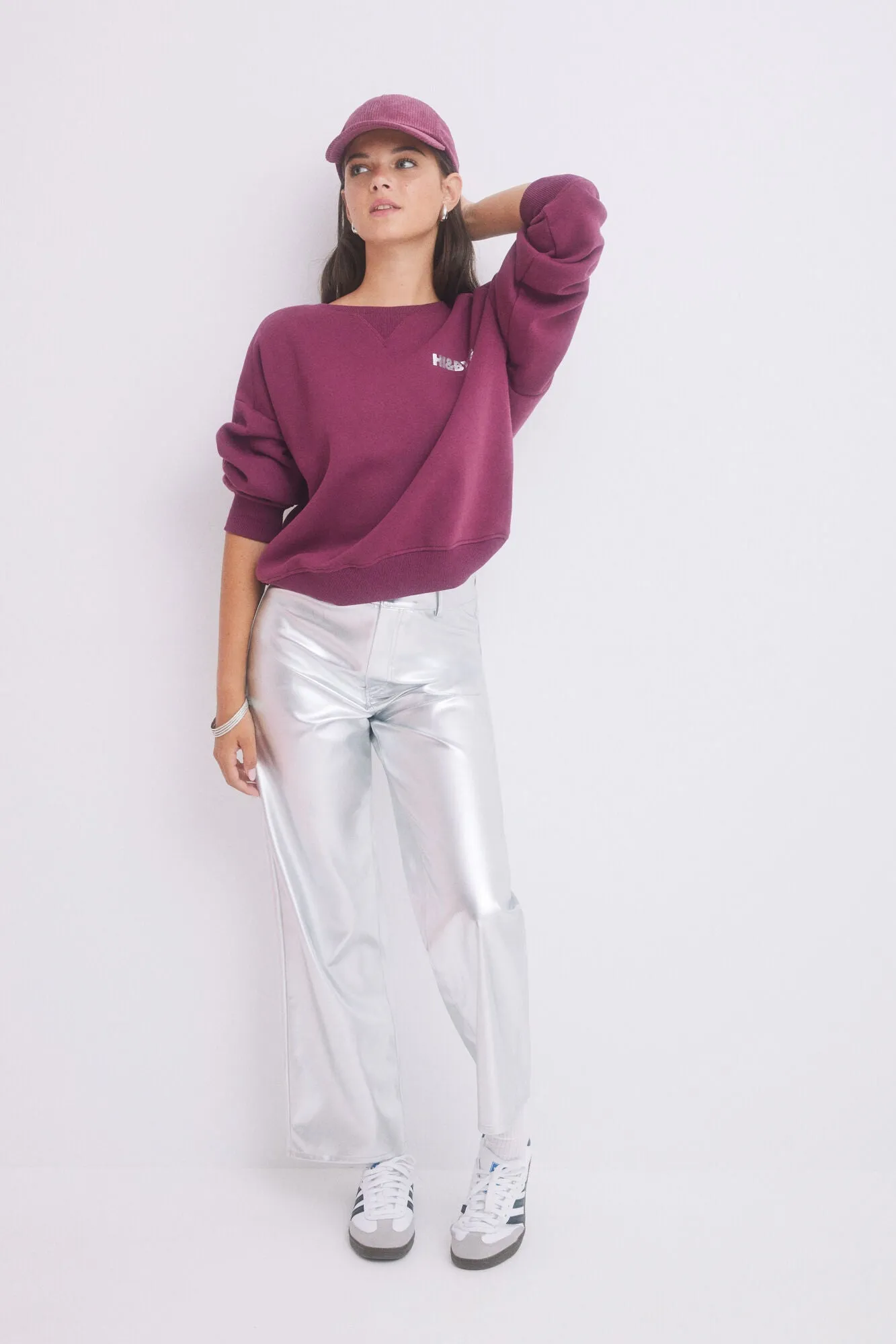 Wine logo plush sweatshir